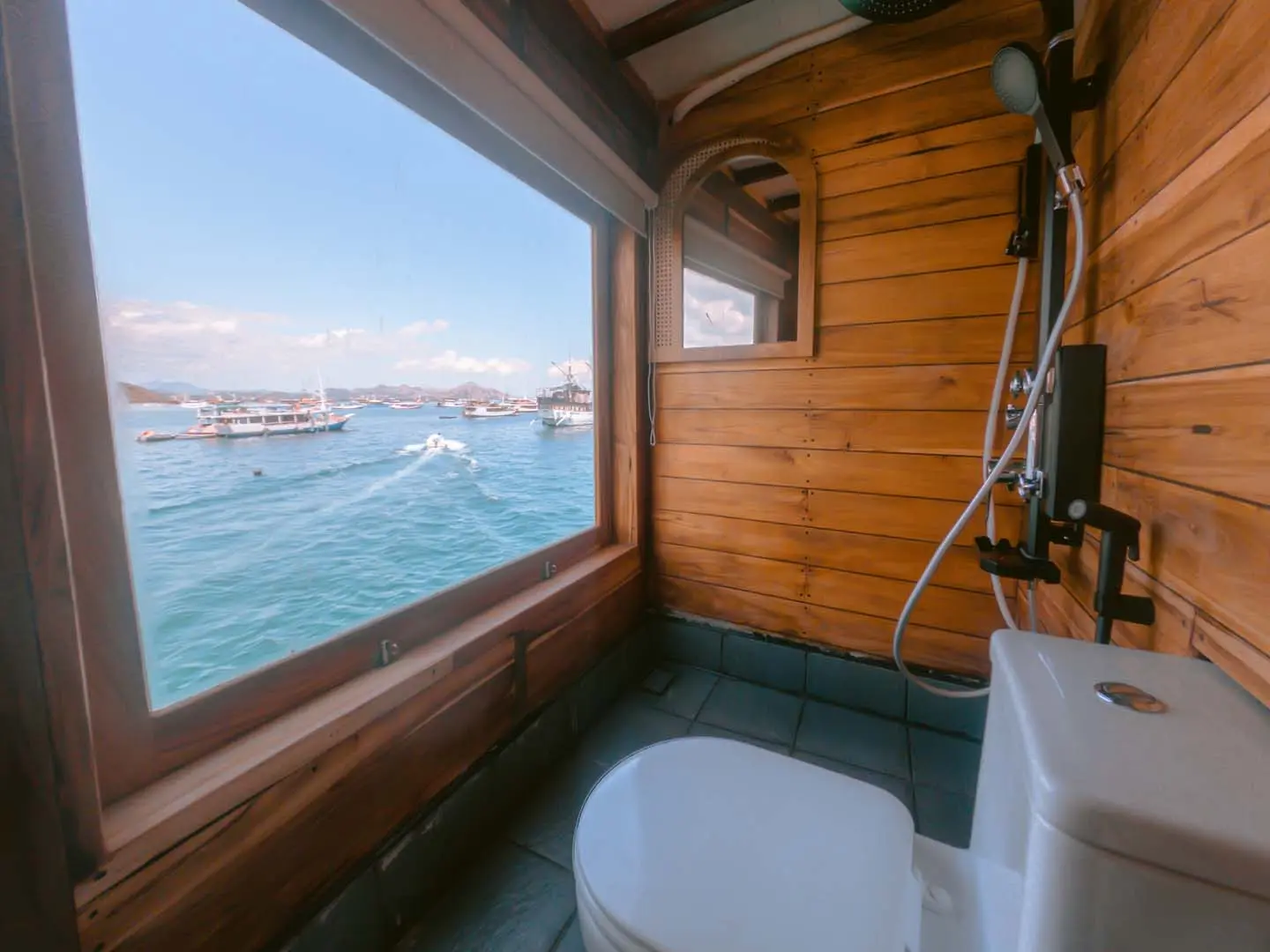 Royal Suite Cabin-Private Bathroom